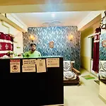 Sainik Guest House 500Mtr From Medanta Hospital