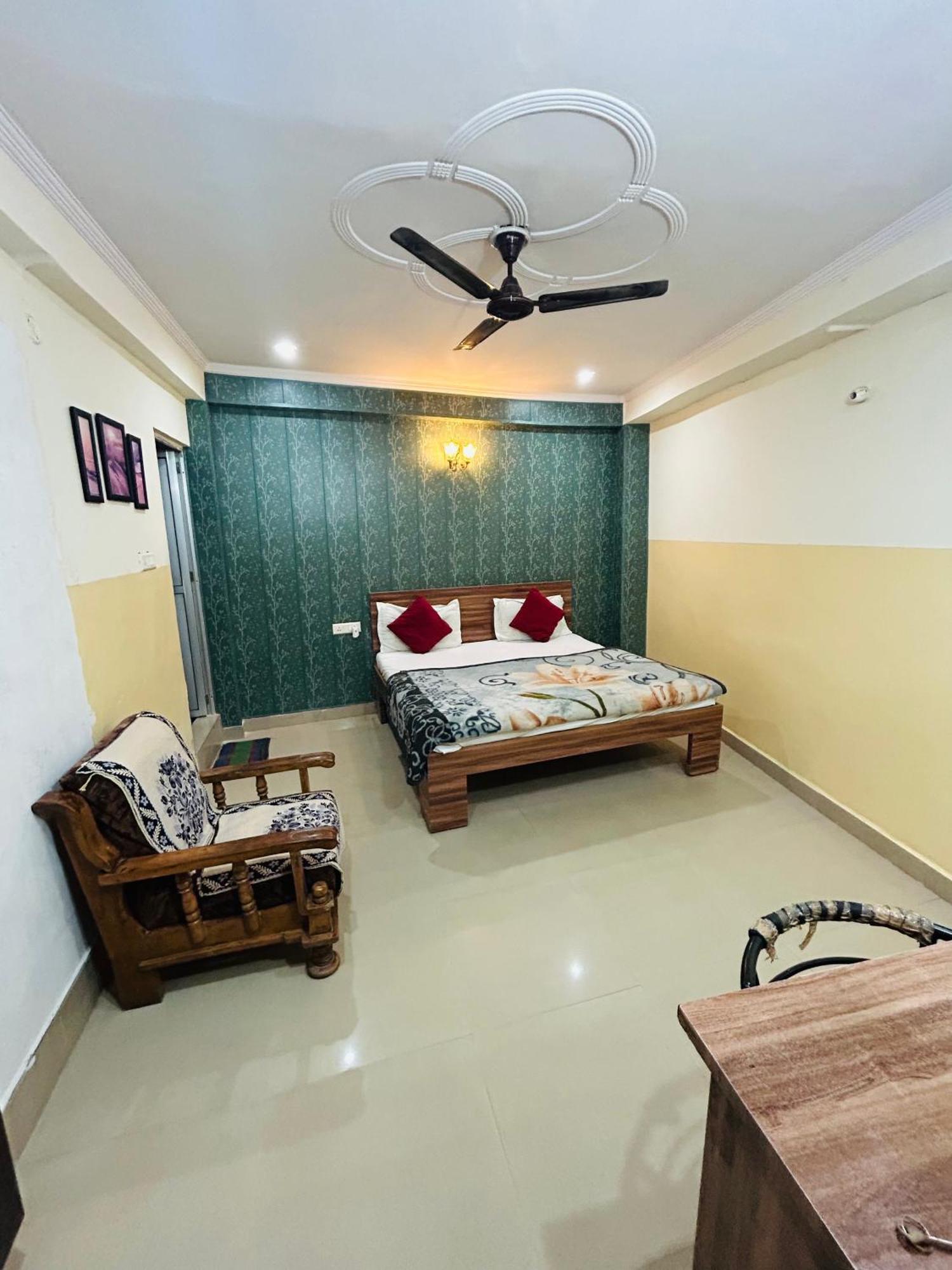 Hotel Sainik 500mtr From Medanta Hospital Lucknow